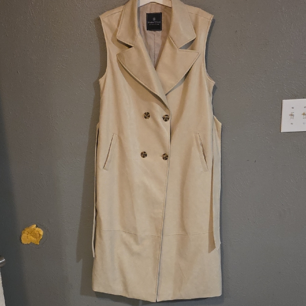 Elegant Beige Sleeveless Vest